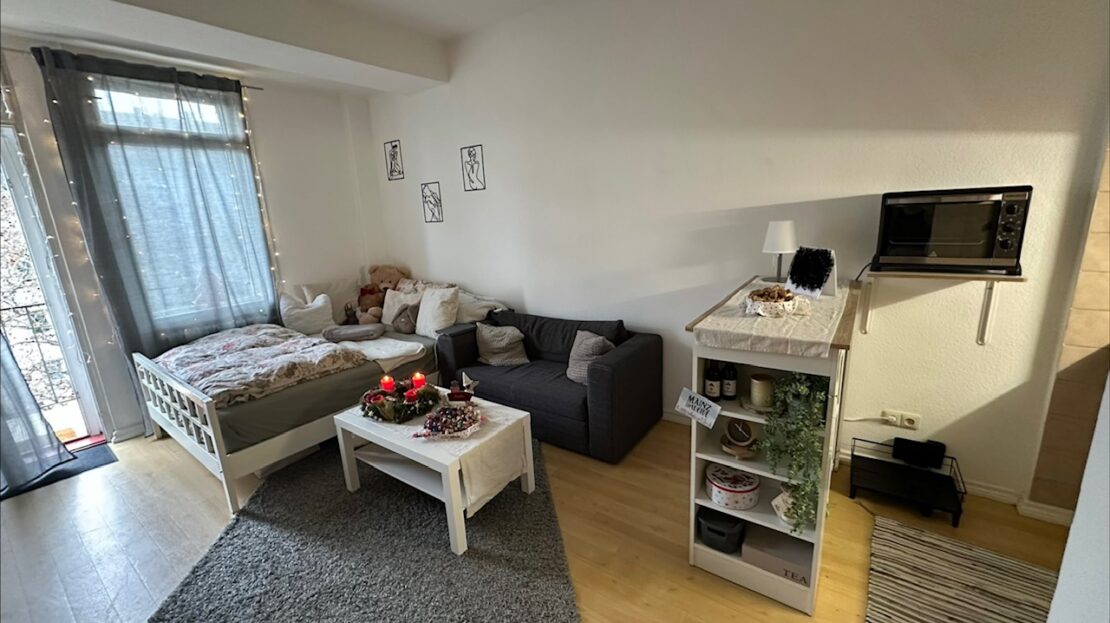 Gemütliches Apartment mit Balkon und Aufzug im Stilaltbau in Laufnähe zur Innenstadt - Photo 2