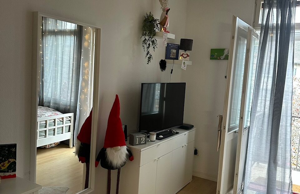 Gemütliches Apartment mit Balkon und Aufzug im Stilaltbau in Laufnähe zur Innenstadt - Photo 1