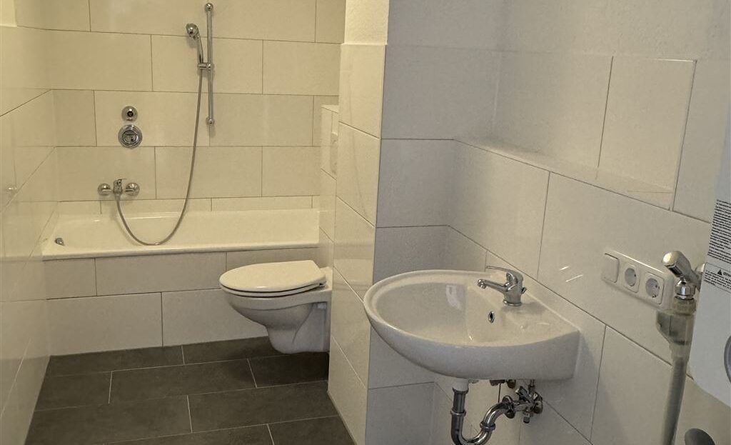 Helle Dachgeschosswohnung mit Dachterrasse und Aufzug im Stilaltbau in Laufnähe zur Innenstadt - Foto 4